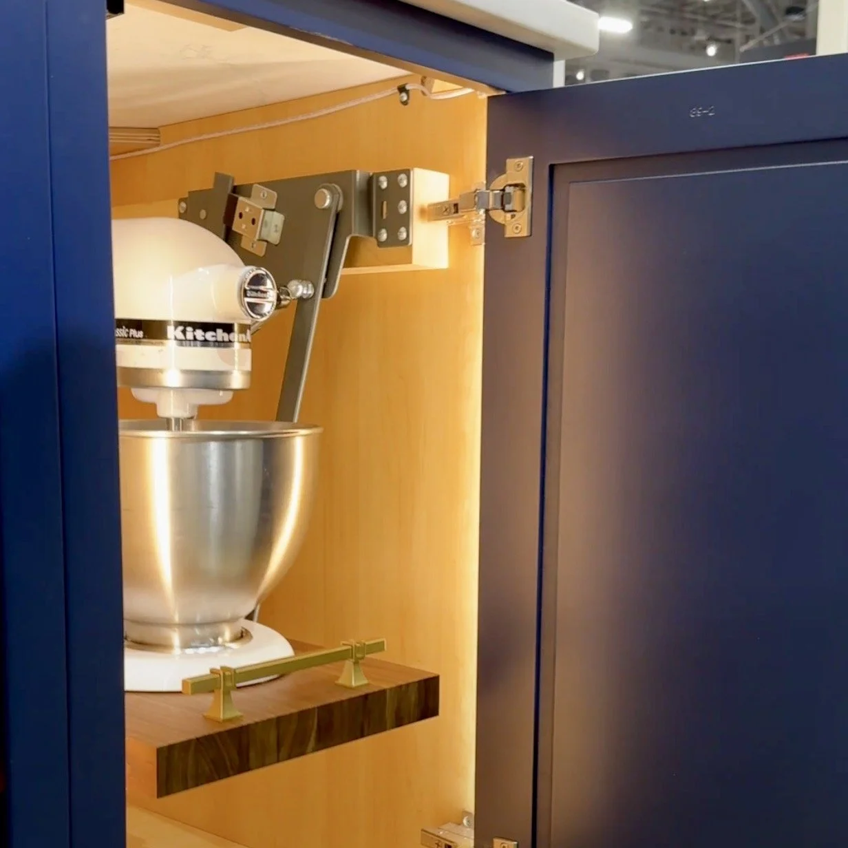 Heavy Duty Cabinet Lift 