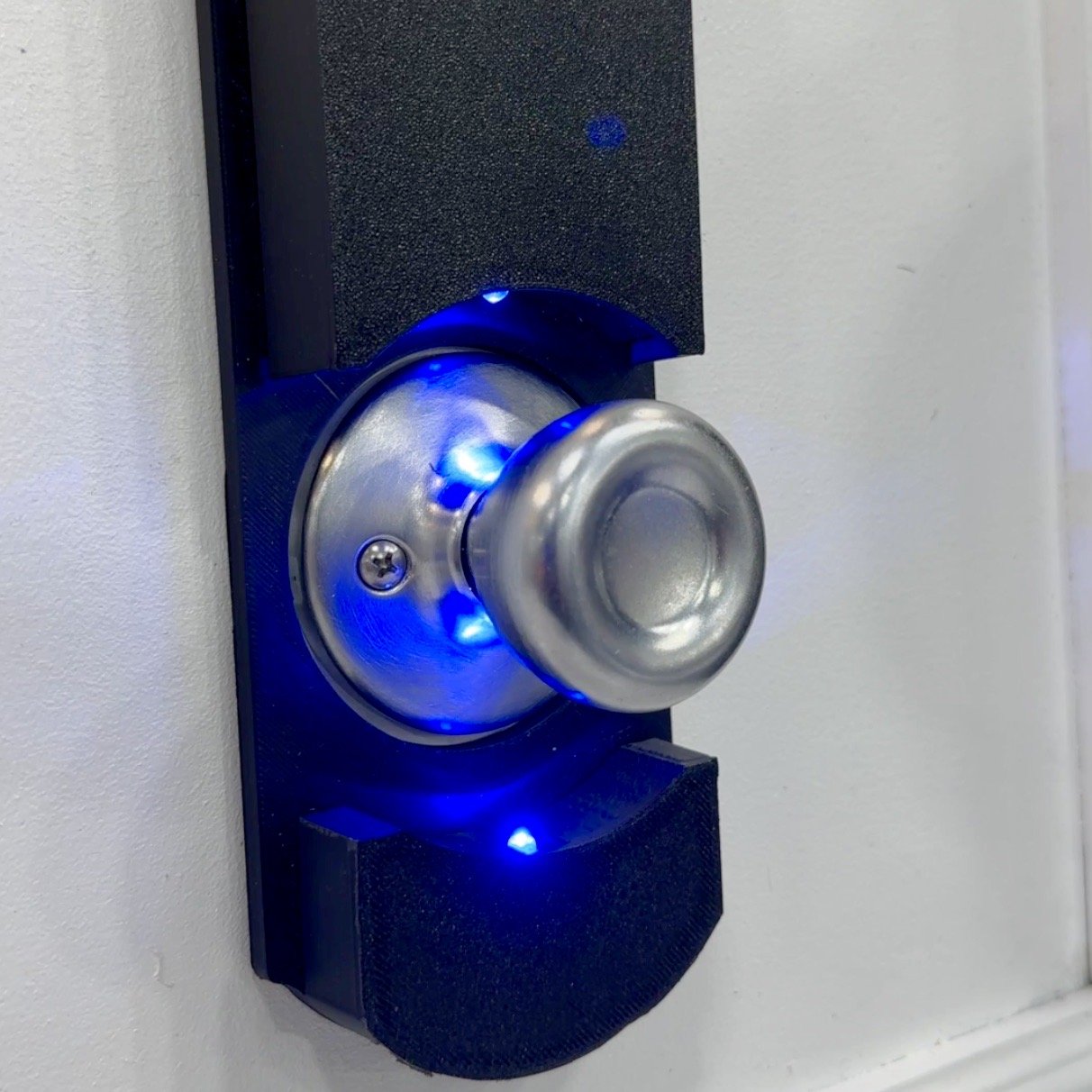 Self Sanitizing Door Handle 