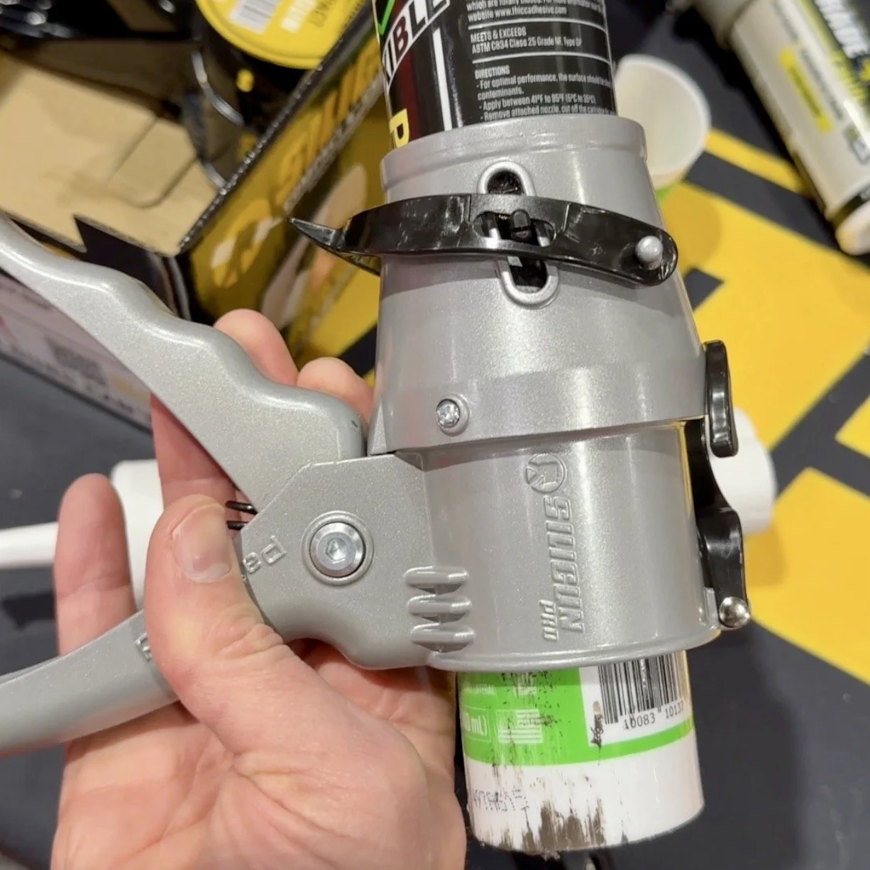 Compact Caulk Gun 
