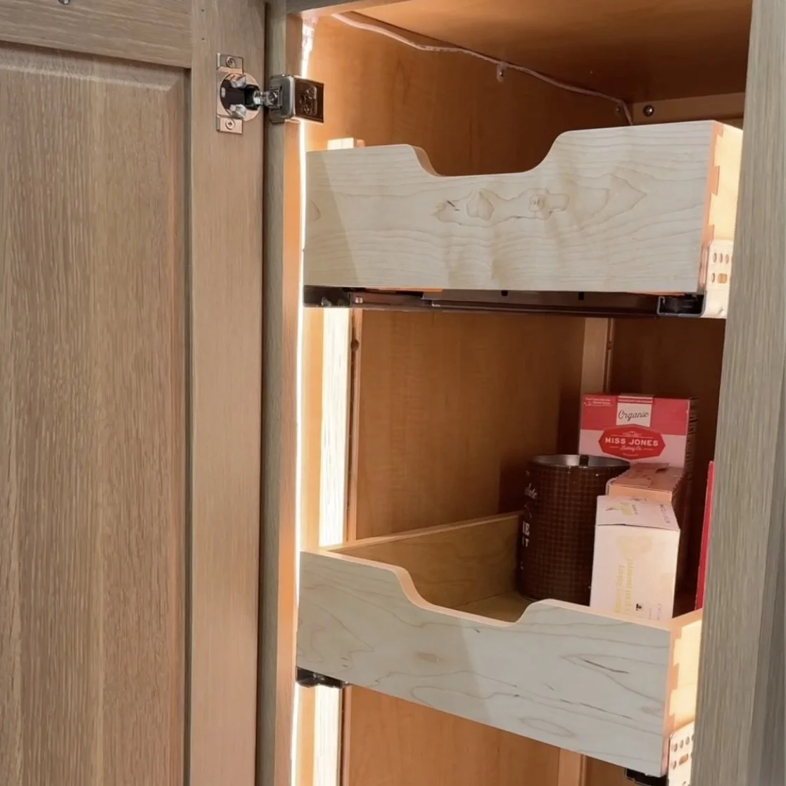 Rev-A-Shelf Pilaster System