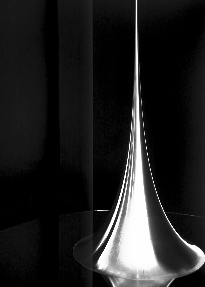 Mathematical Model 009: Surface of revolution with constant negative curvature, Hiroshi Sugimoto,&nbsp;2006