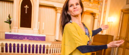 Pyhän tanssin ohjaaja TM Tiina Sara-aho
