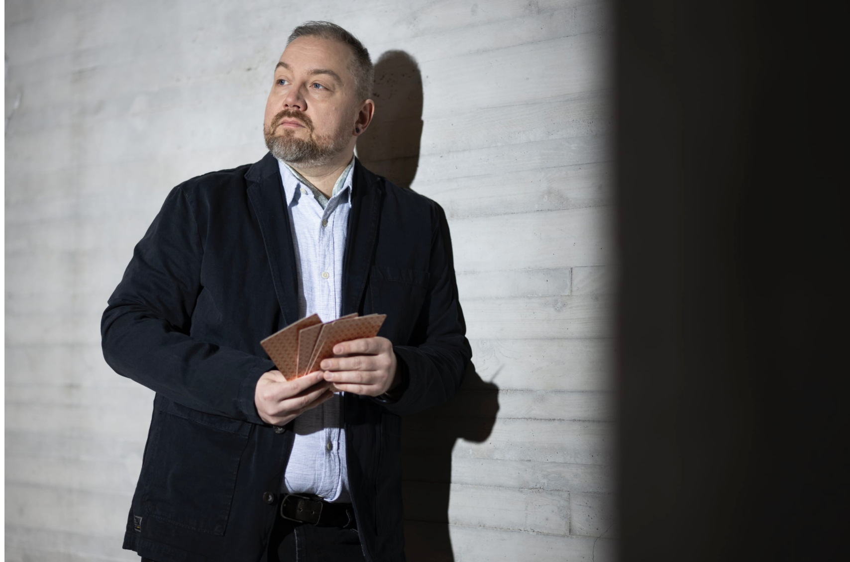 Si­säi­sen maail­man kortit - Evankelis-luterilaisen kirkon pappi, Henri Järvinen käyttää koulutuksistaan tarot-kortteja. Niiden avulla ihminen voi pohtia syvemmin omaa sisäistä maailmaansa.