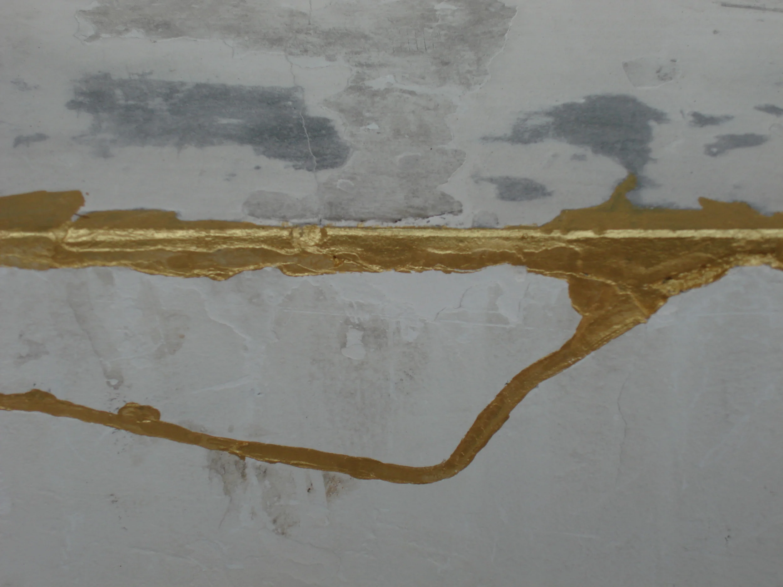  Worker's Pavilion  Cao Yang Park, Shanghai, China 2009  Gold paint on plaster  ​ 