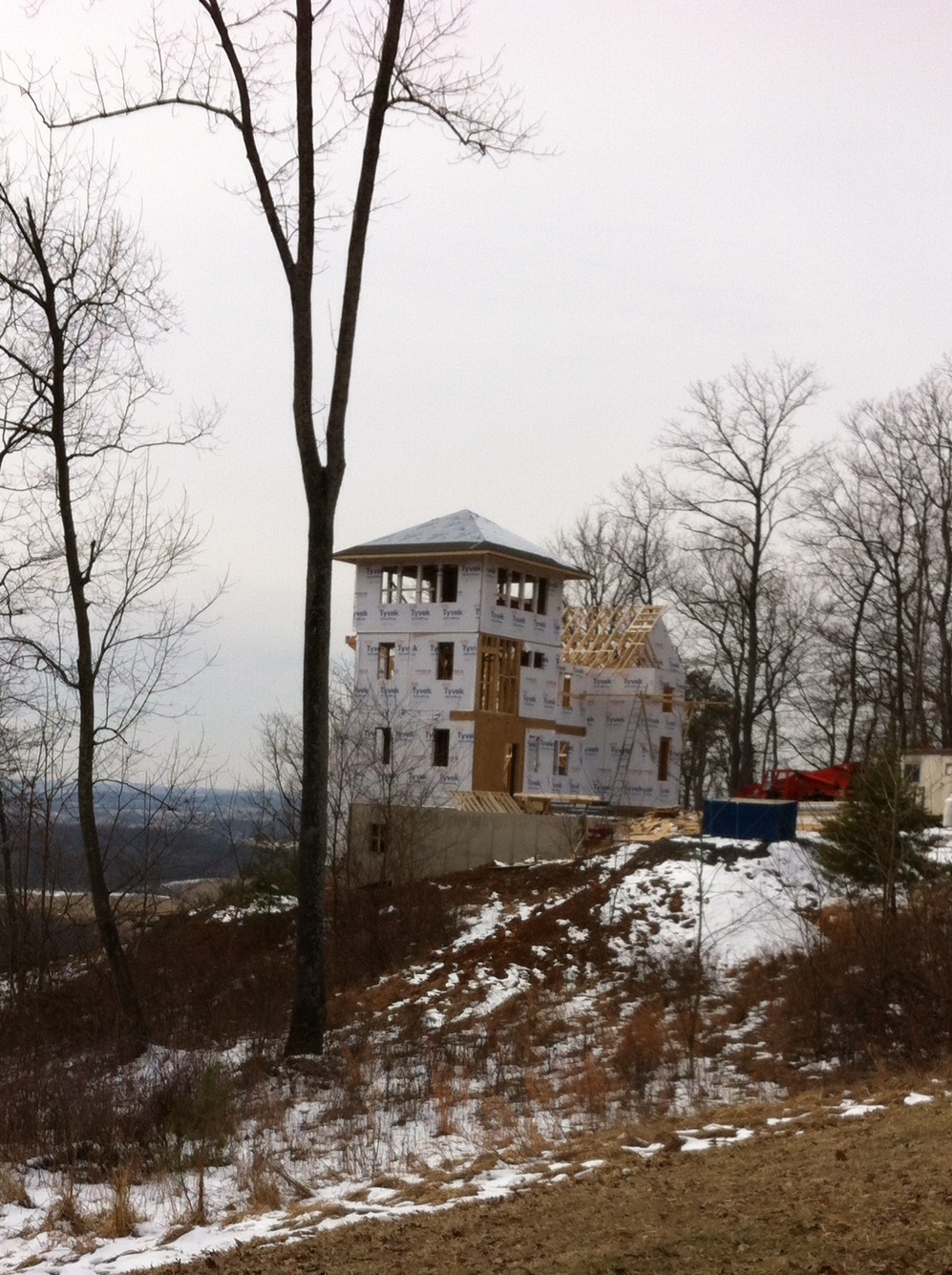 The view from Mission Ridge Drive as one approaches the house.