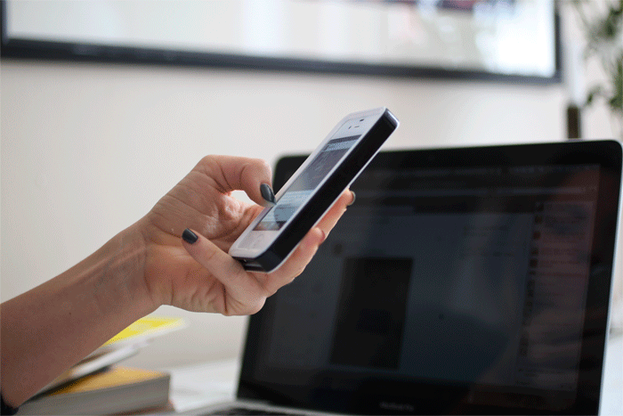 5-iphone-scroll.gif