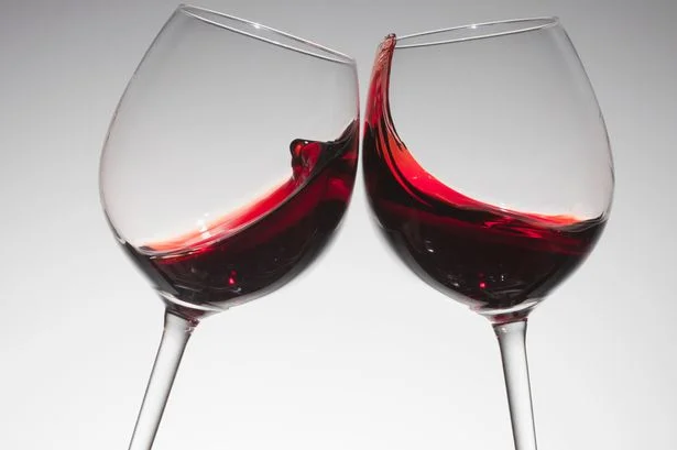 適量飲葡萄酒，對抗脂肪肝、美顏、減低患上大腦退化症...