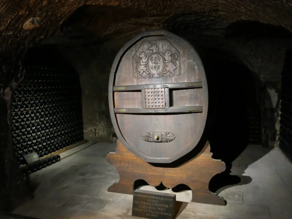 Dom Perignon 誤打誤撞釀出香檳？