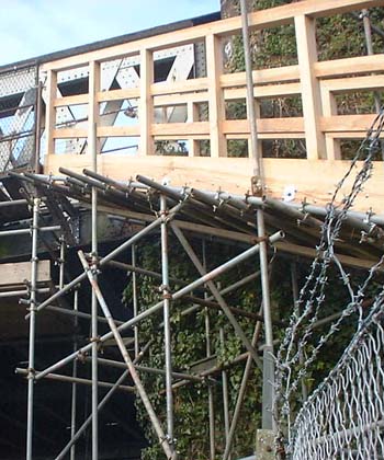  Scaffolding supports the wooden walkway 