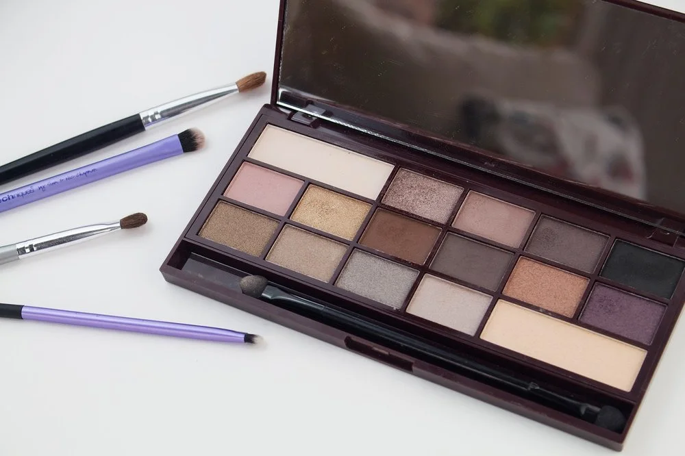 I Heart Makeup: Death By Chocolate Palette. Review, Looks, & Swatches.