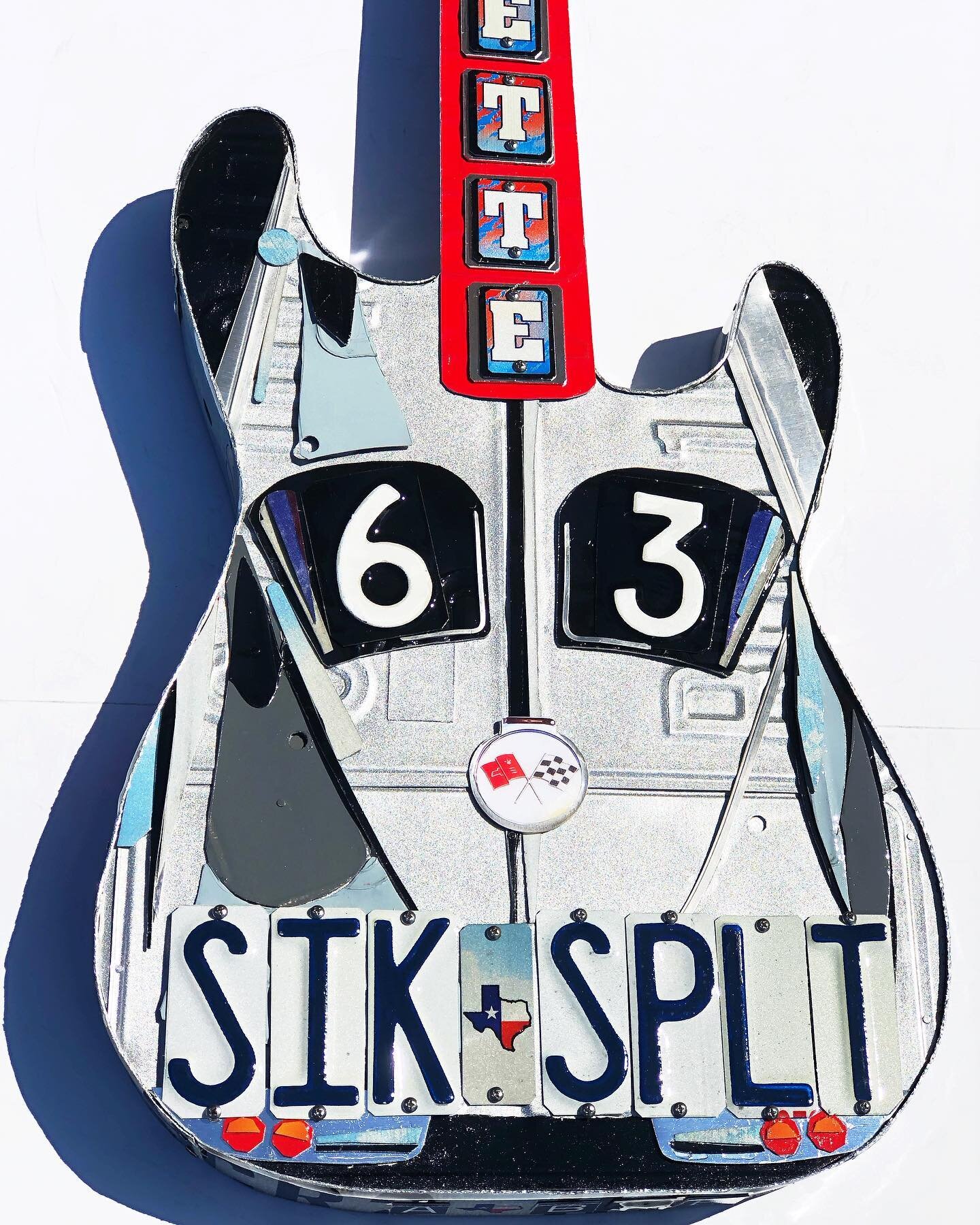 Client request they wanted a view of a 63 split window Corvette looking from the top down. The Sik Splt reference was from a license plate that was on the car.
The artwork will be displayed with the car at shows.

#licenseplateart #licenseplateartist