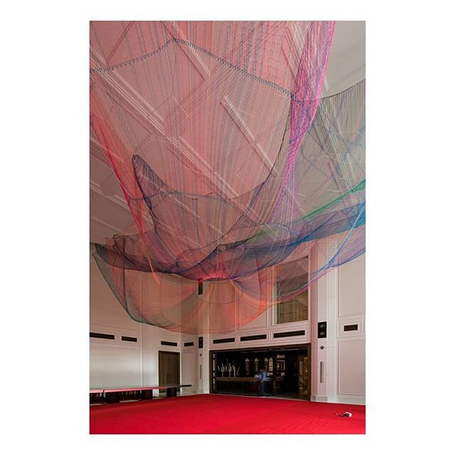 Janet Echelman, Without beginning middle or end, 2020.
Echelman&rsquo;s first work for an interior space in a private collection, Without Beginning Middle or End is composed of two knotted layers of fiber whose form is inspired by the artist&rsquo;s 