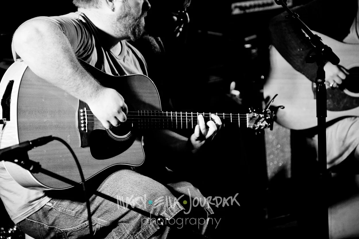 live music downtown historic annapolis maryland band photography photographer acoustic cole cash portrait guitar