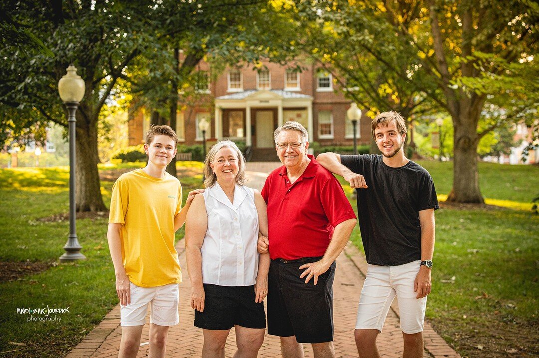 Real talk: to be a Marylander is to be ridiculously over-enthusiastic about our flag. I loved this family's idea to make an homage to the state's colors by rocking red, white, black, and yellow!