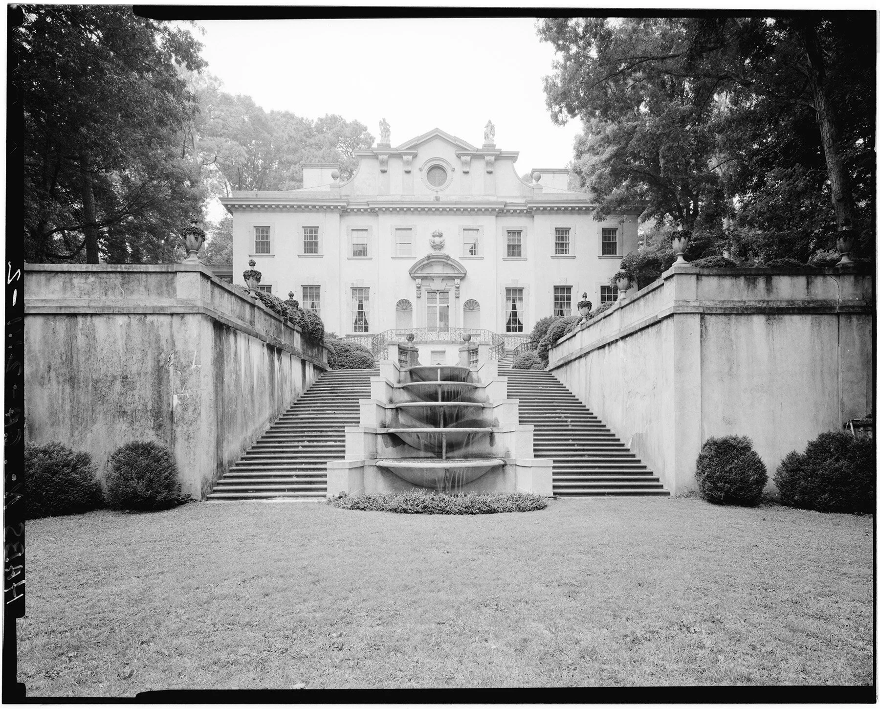 Swan House