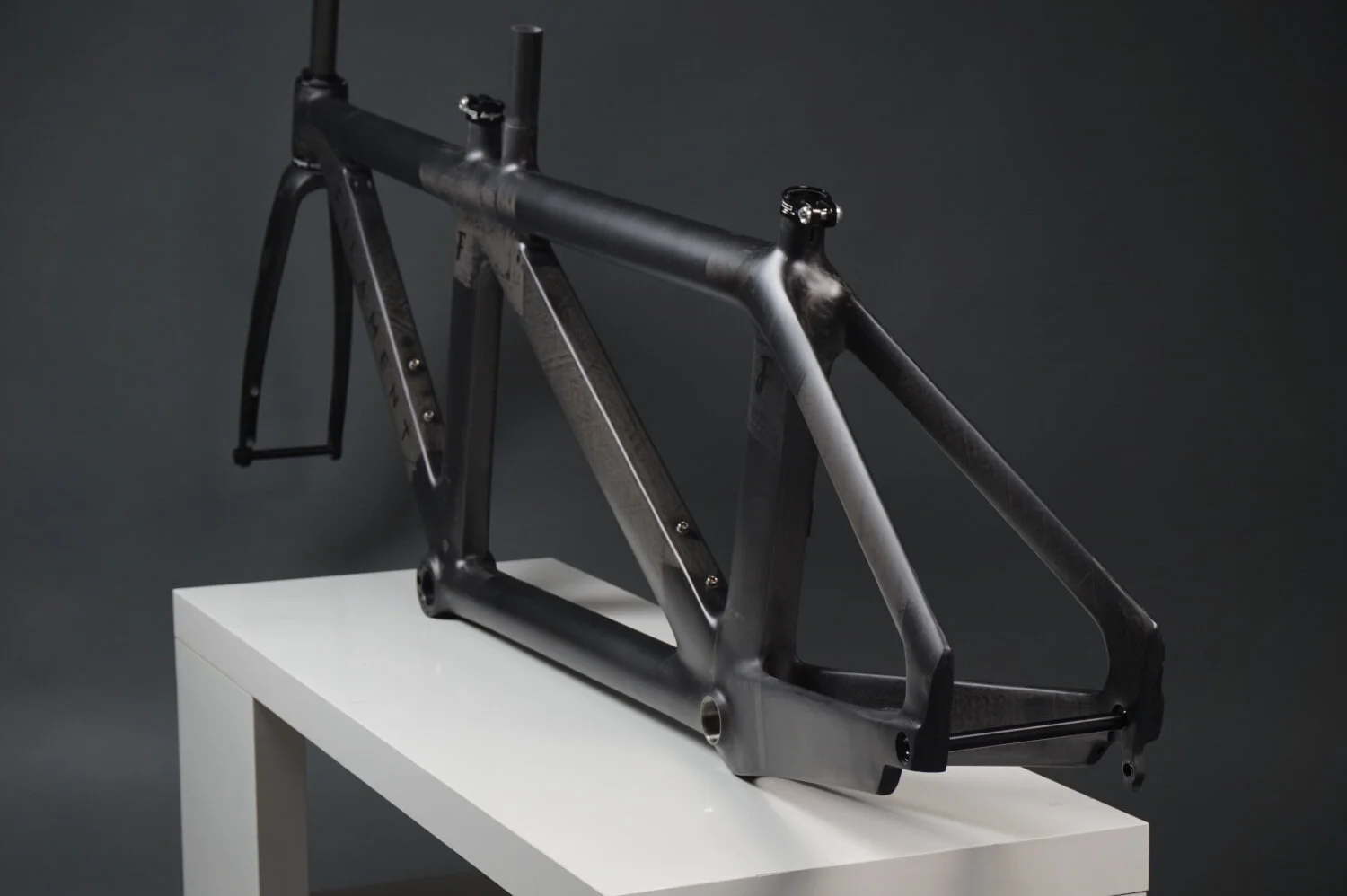 Aerodynamic profiles with bespoke geometry and fit for the stoker and pilot on an aero time trial bike from Filament Bikes.