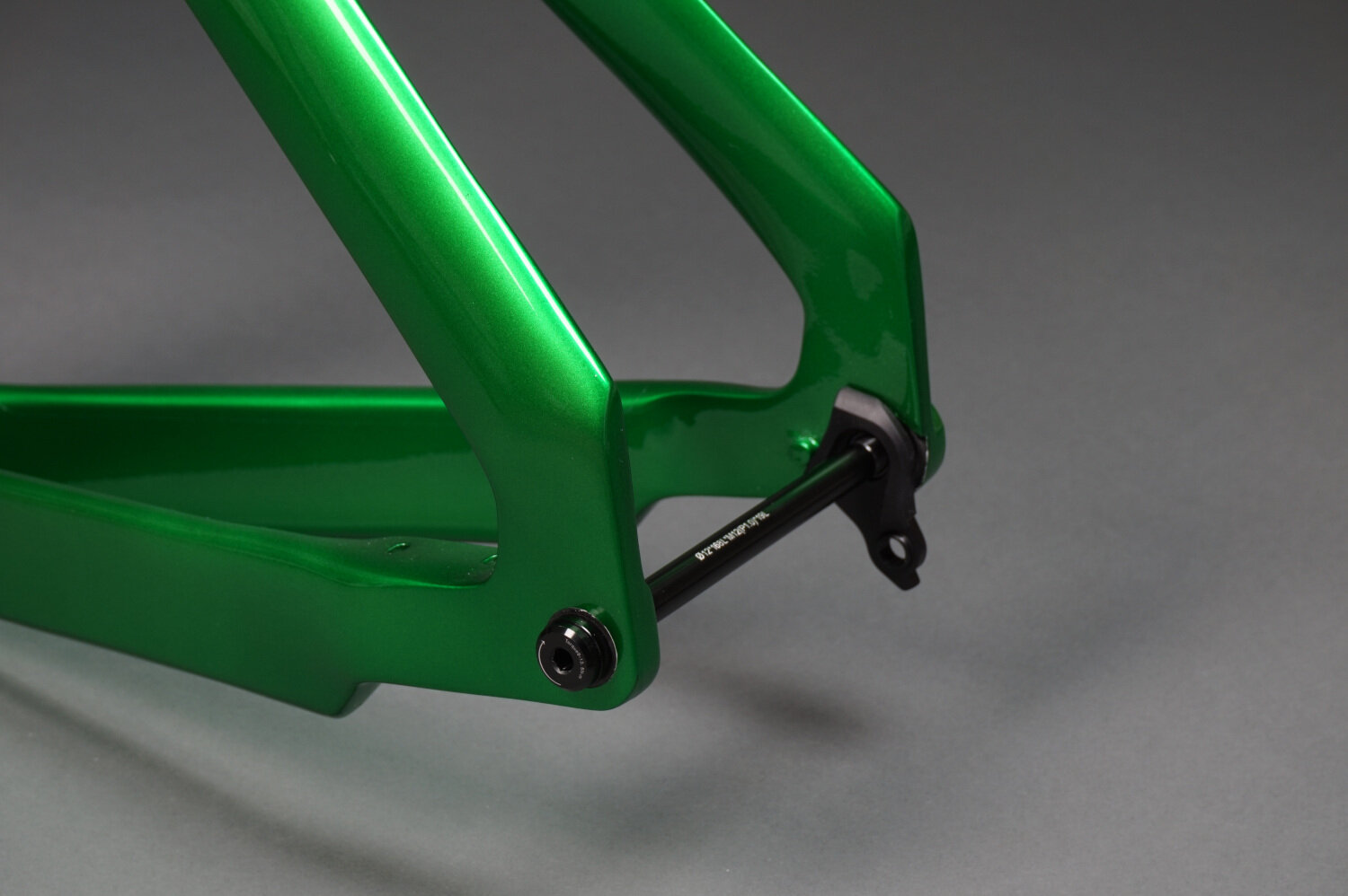 TT bike made in the UK highlighting SRAM UDH system.