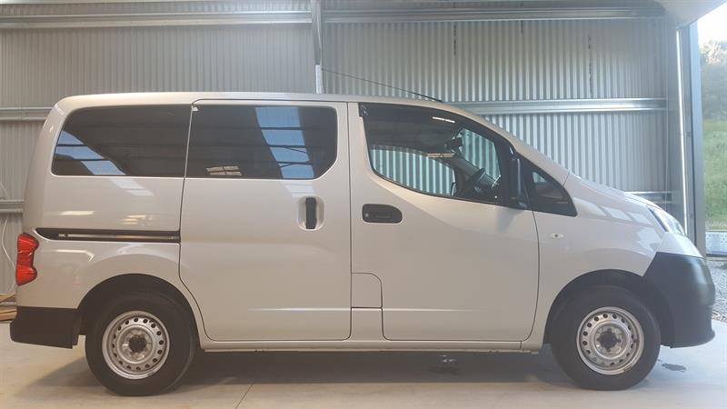 2012 Nissan NV200.jpg