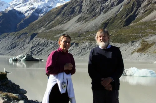 My friend Vickay chatting with a gentleman from &nbsp;Europe who hiked the Hooker Valley Trail in Aoraki / Mt. Cook National Park in New Zealand.
