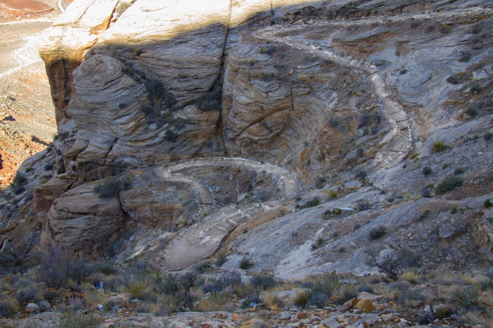 The beginning of the trailhead is steep downhill. It flattens out around the 1.5 mile mark.