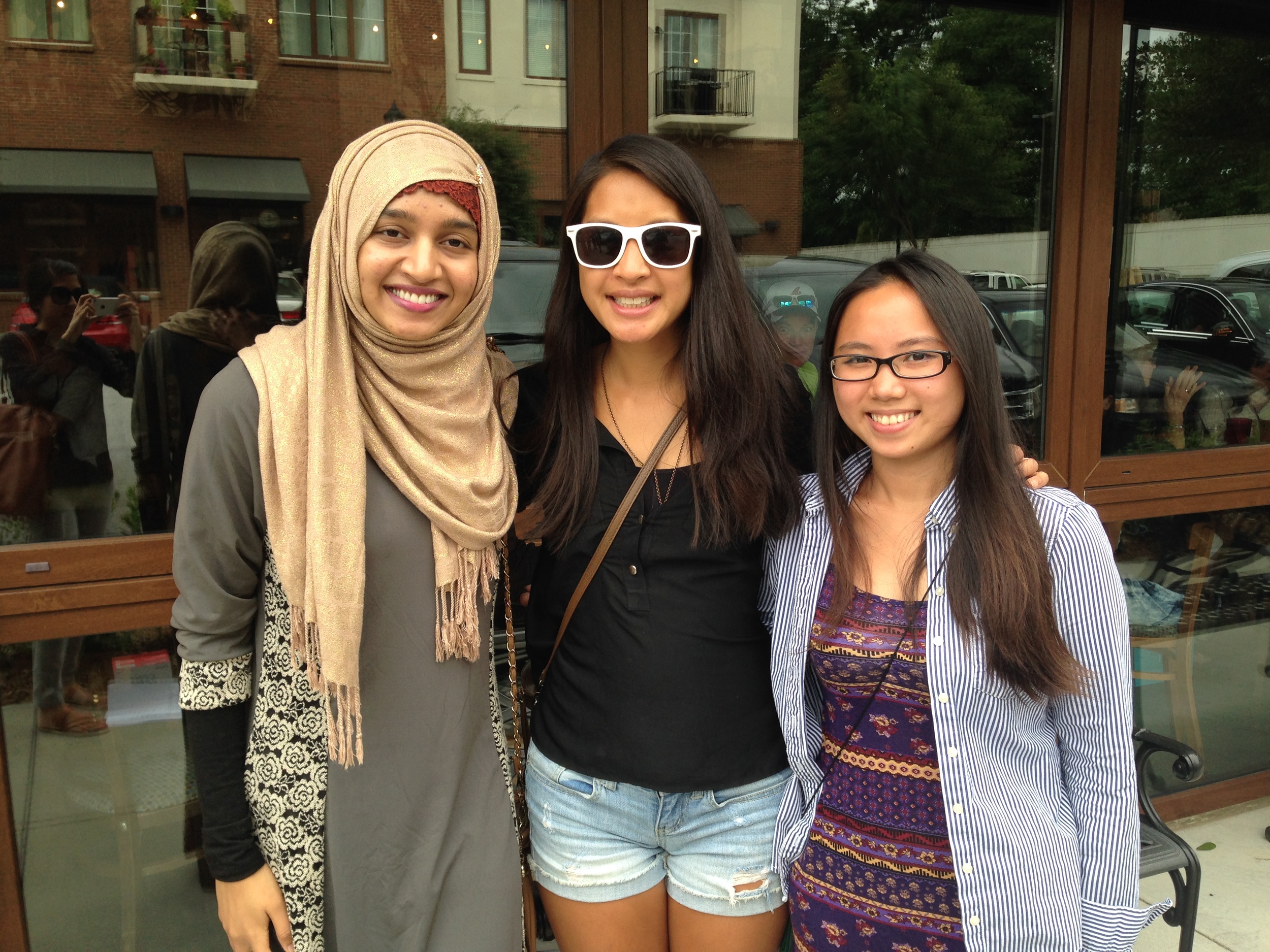 Chuan (right) with 2013 Empowerment Scholar Bibi Ayesha (left) and AW founder&nbsp;Bee Nguyen (middle)