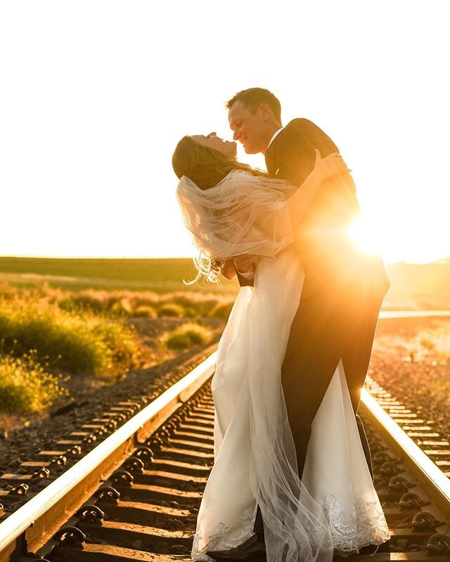 A little bit of sunshine to get us through the rest of this week. 🌤

Couple: @natalia.jain &amp; @buddy.warner 
Celebrant: @jacquileopardicelebrant 
Wedding Planner &amp; Florist: @lilly_rose_flowers_ 
Shoes: @badgleymischka
Dress: @weddingwhispers 