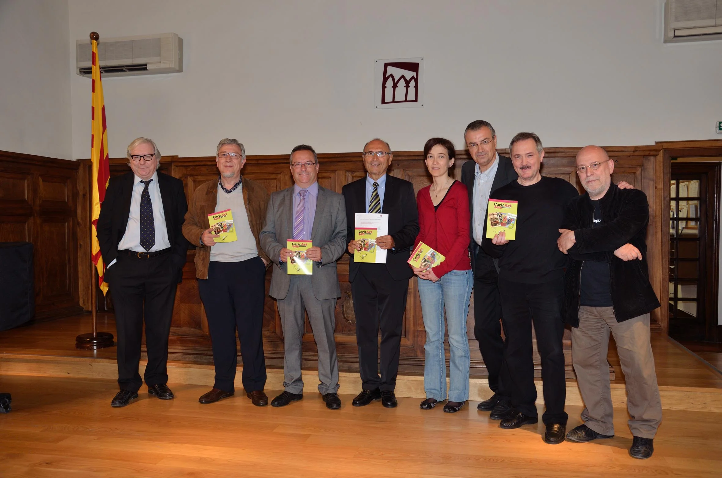 Inauguración de CaricArt 2013 en Lleida. Aula Magna del Instituto de Estudios Ilerdenses. Rueda de prensa. De izquierda a derecha: Pau Echauz, redactor de la revista La Quera. Josep Borrell, director de los Servicios Territoriales de Cultura de la Generalitat en Lleida. Miquel Padilla, vicepressident de la Diputación de Lleida. Josep Castellano, pressident de la fundación Res Non Verba. Eulàlia Labrador, de Labrador Editores. Ermengol, director de la Quera. Alfons López, Secretario de la Asociación Tantatinta, promotora de CaricArt y Josep Mº Maya, colaborador de La Quera.