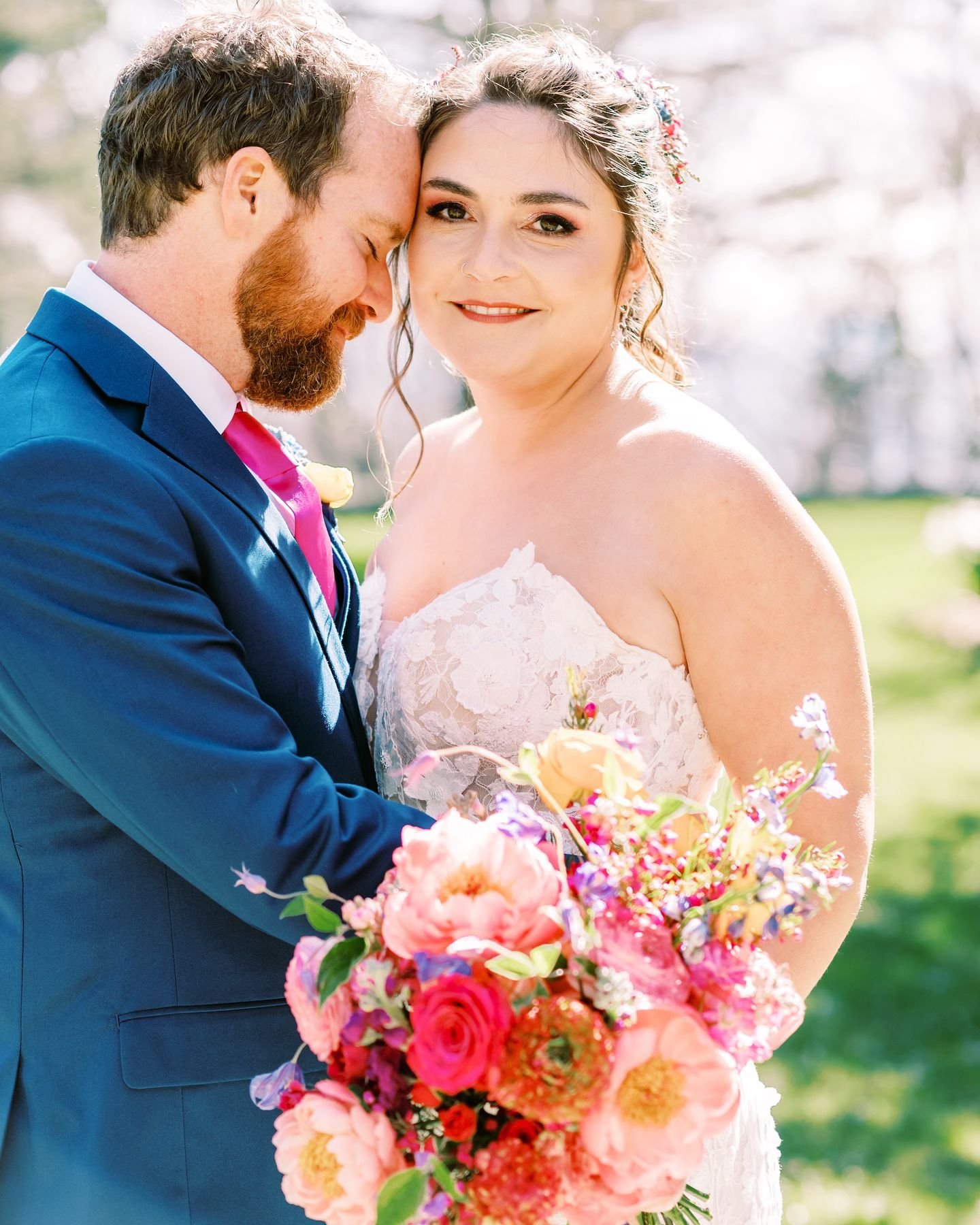 💕💕💕 

Photographer: @megansheppardphotography 
Venue: @twickenham_house 
Planning: @leighharrowweddings 
Floral Design: @goldenthistledesign
Entertainment:@summitstringsquartet @ontargetdi 
Catering: @morchella.provisions 
Makeup: @mariebmua 
Hair