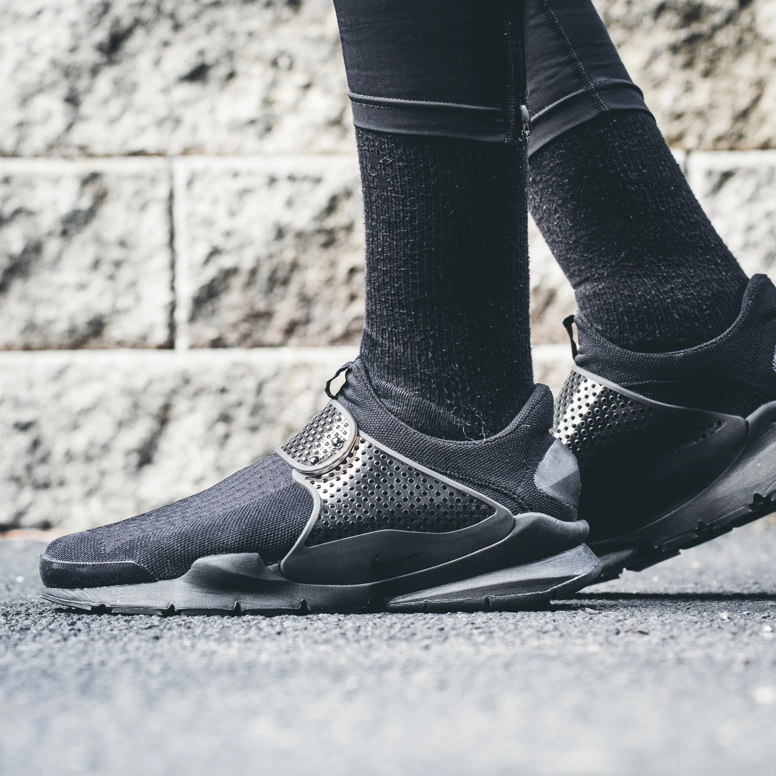 sock dart triple black
