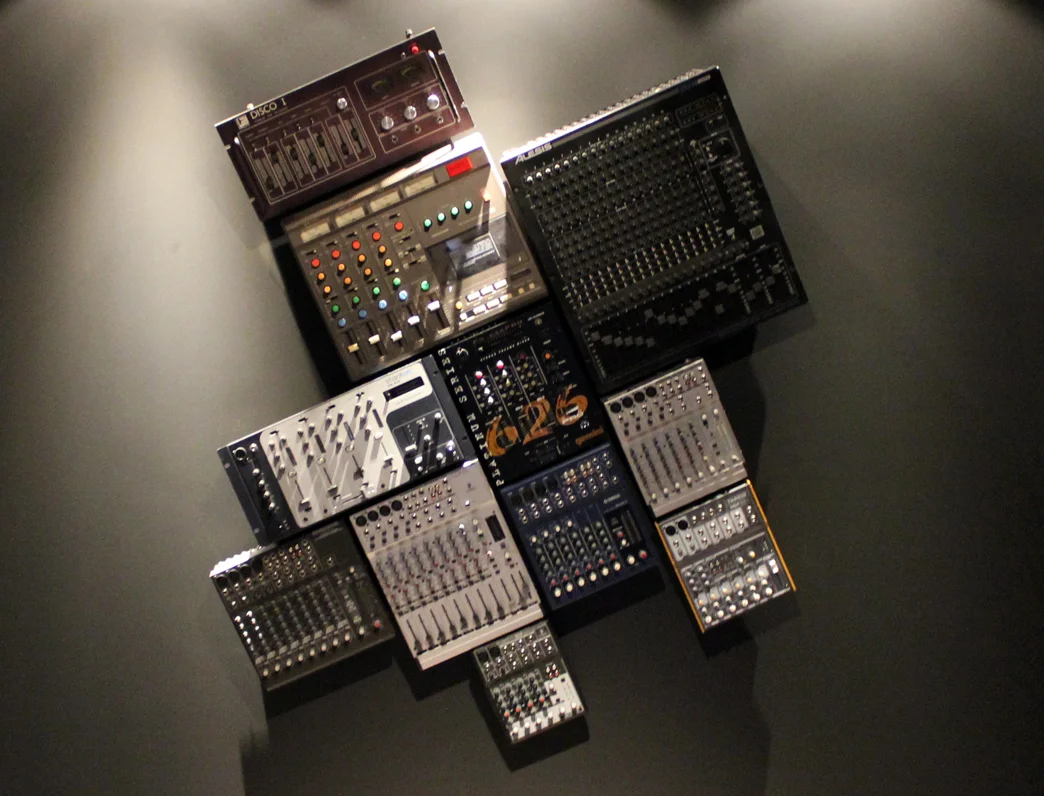 mixer-wall3.jpg