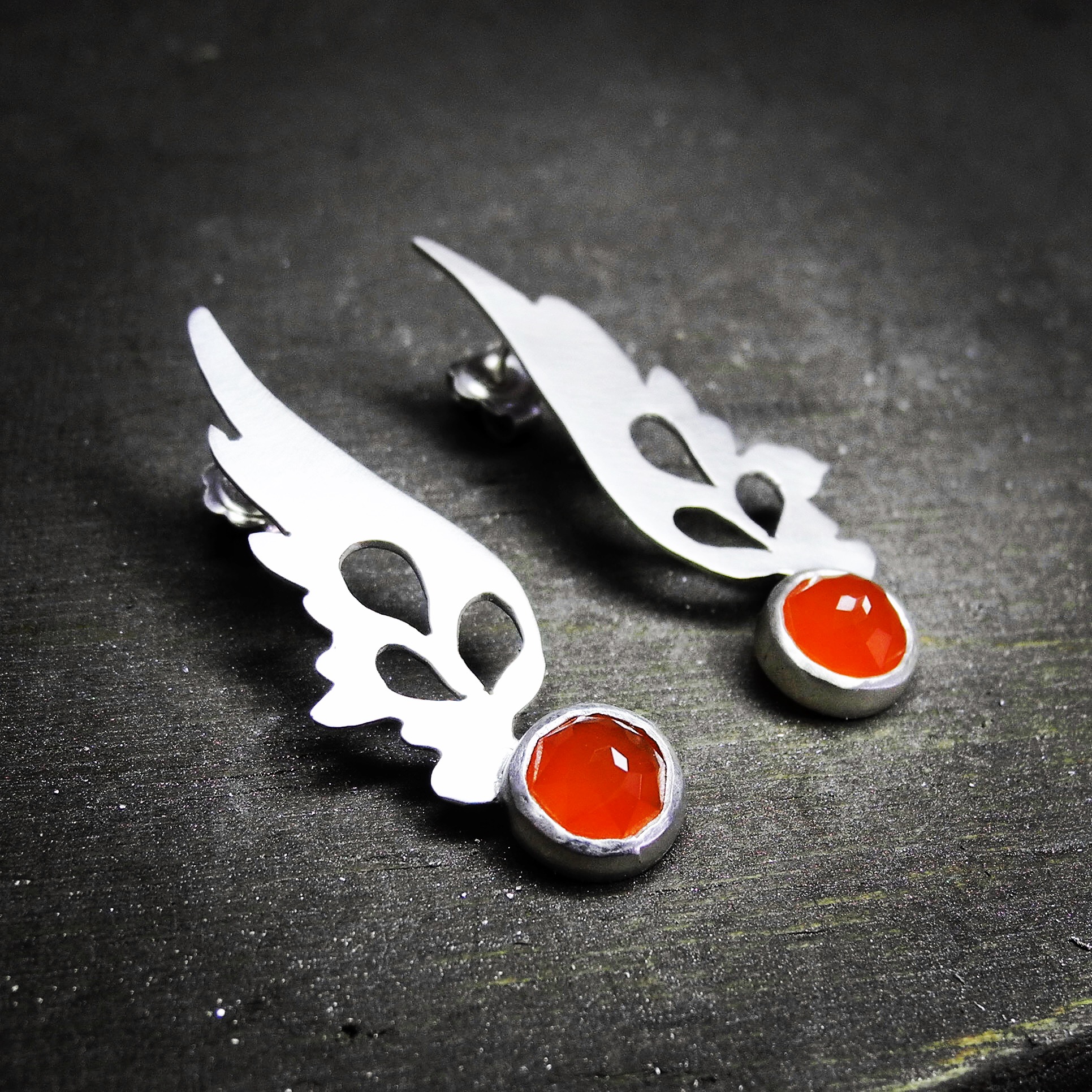 Large Hermes Wings earrings set with carnelian