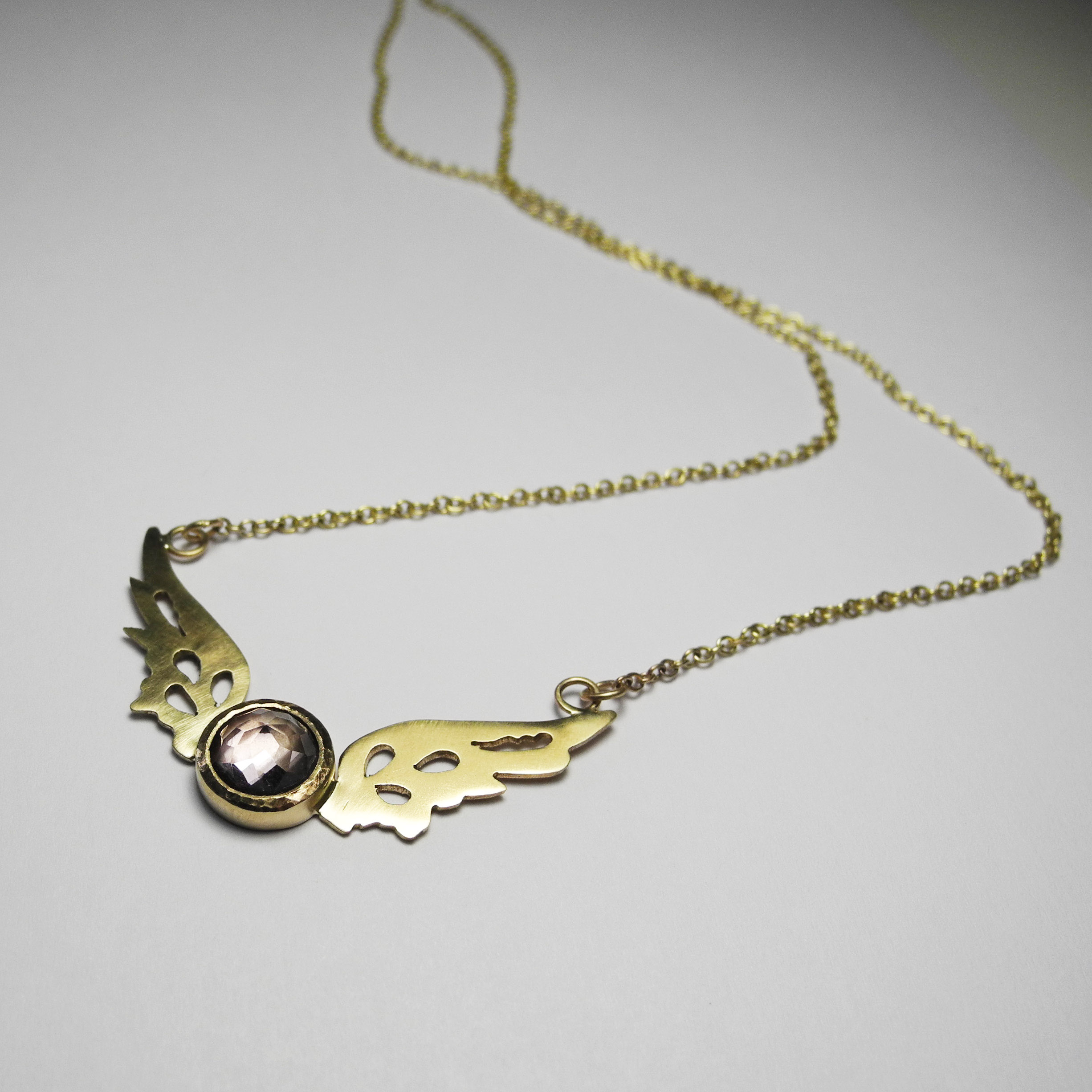 Small Hermes Wings pendant in 9ct gold with pale pink amethyst