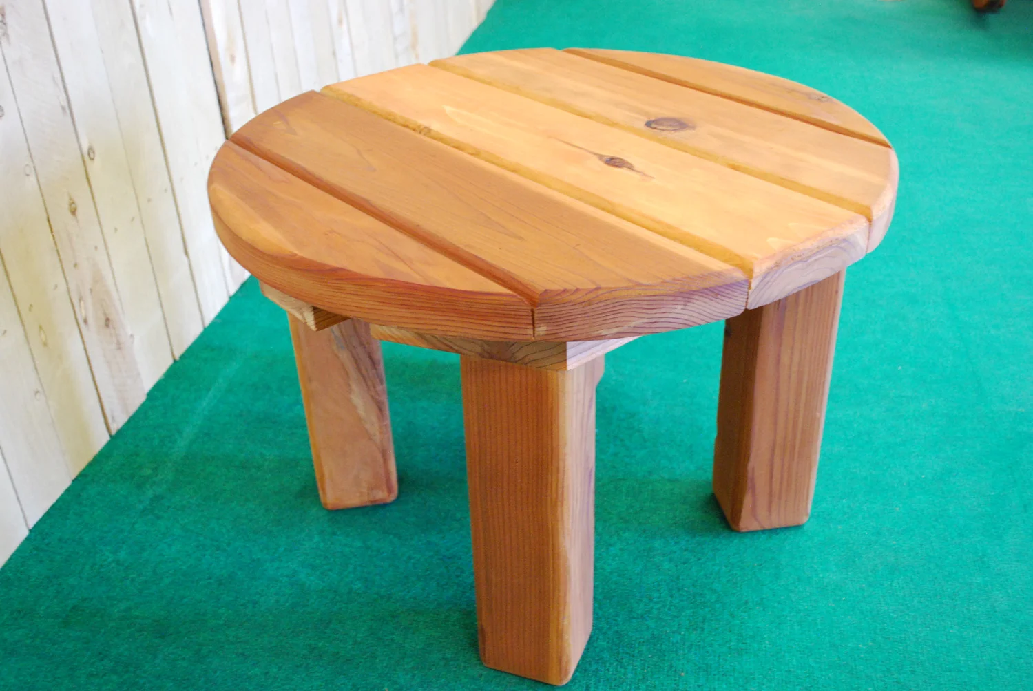 redwood round accent table