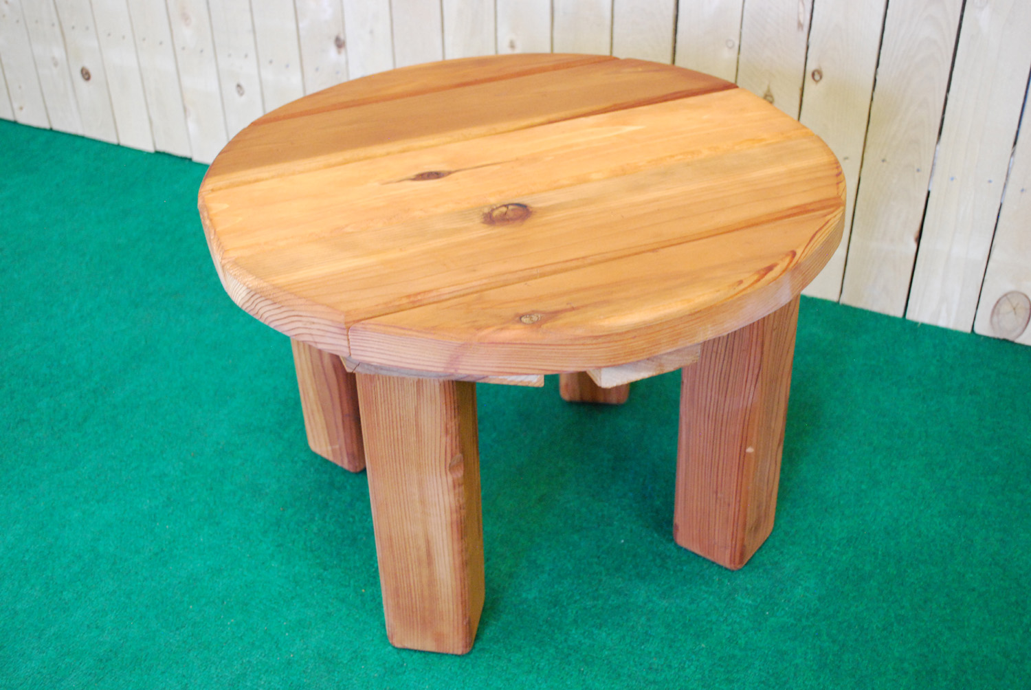 redwood round accent table