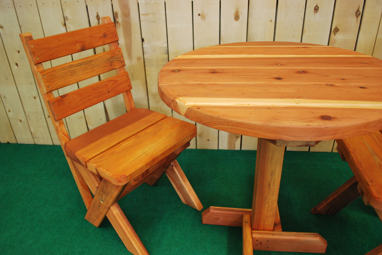 30" round redwood picnic table