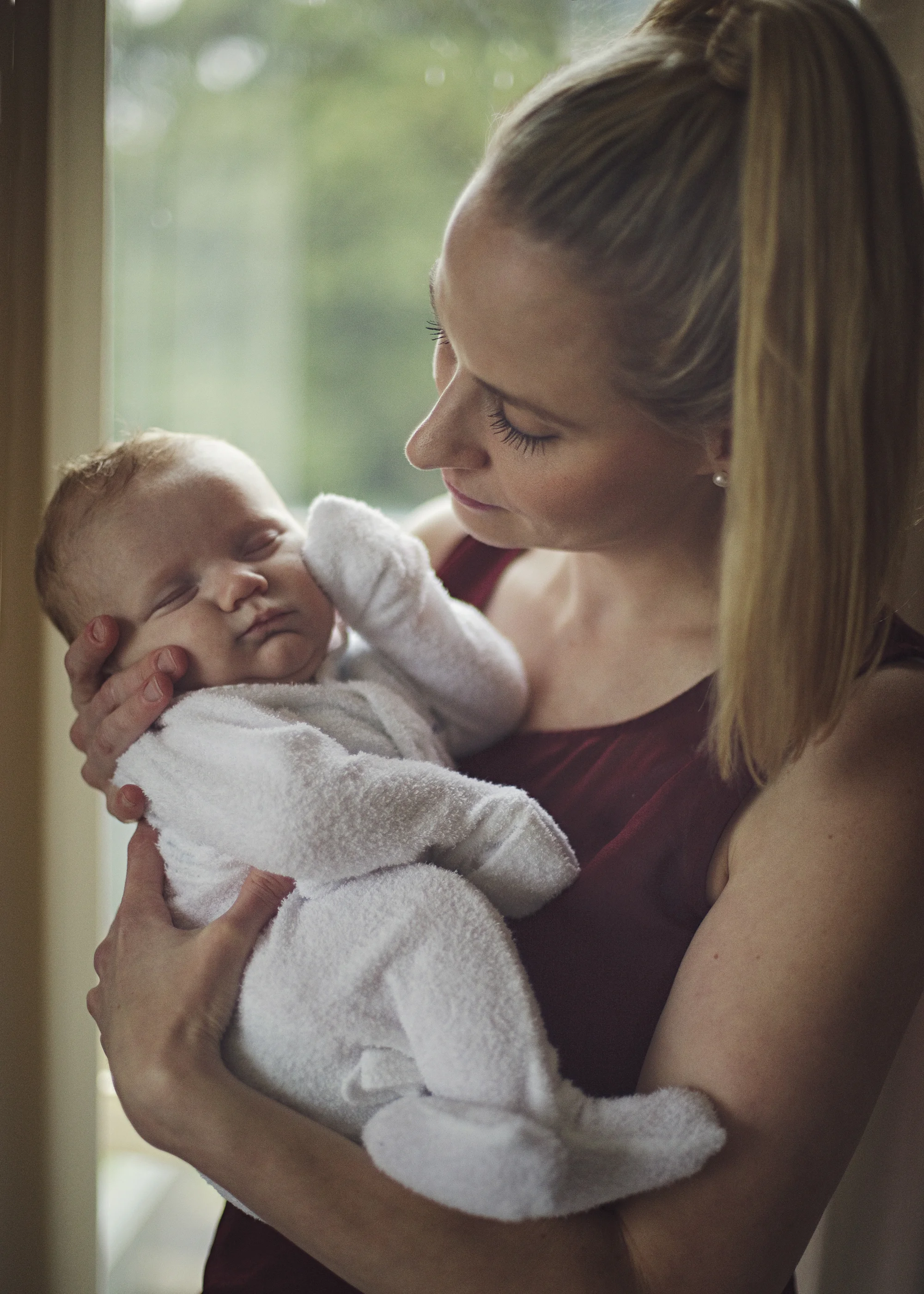 mum loves newborn baby.jpg
