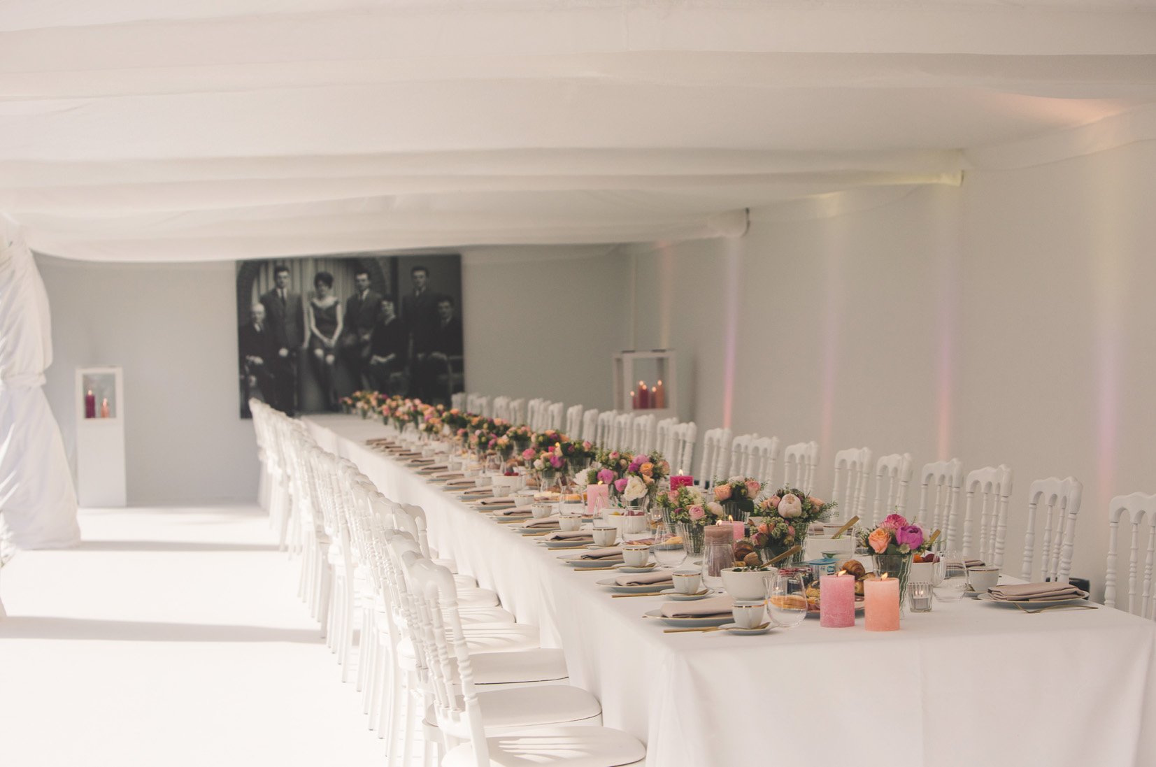 tafelstyling met roze accenten