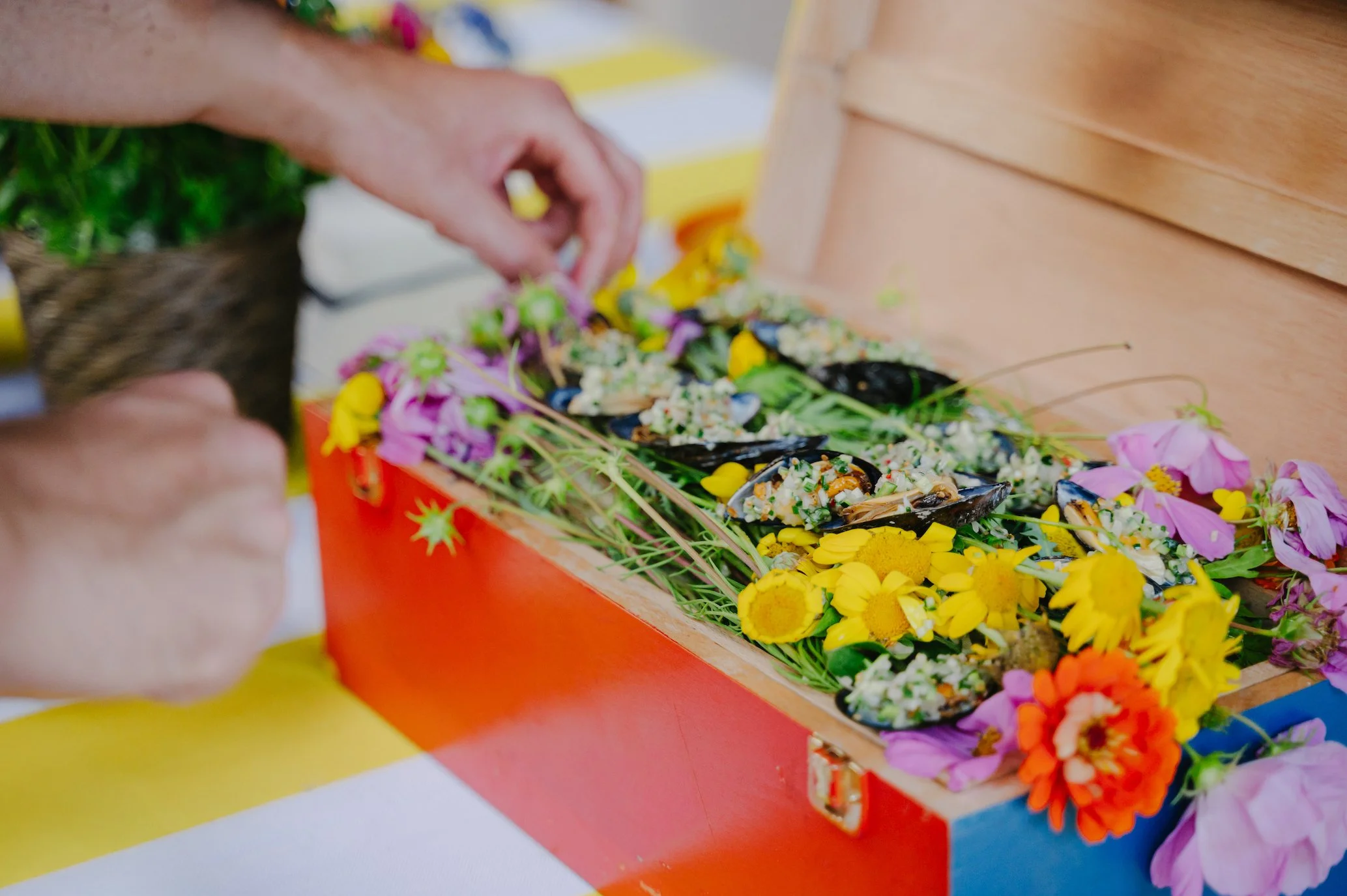 close-up van geserveerde mossels