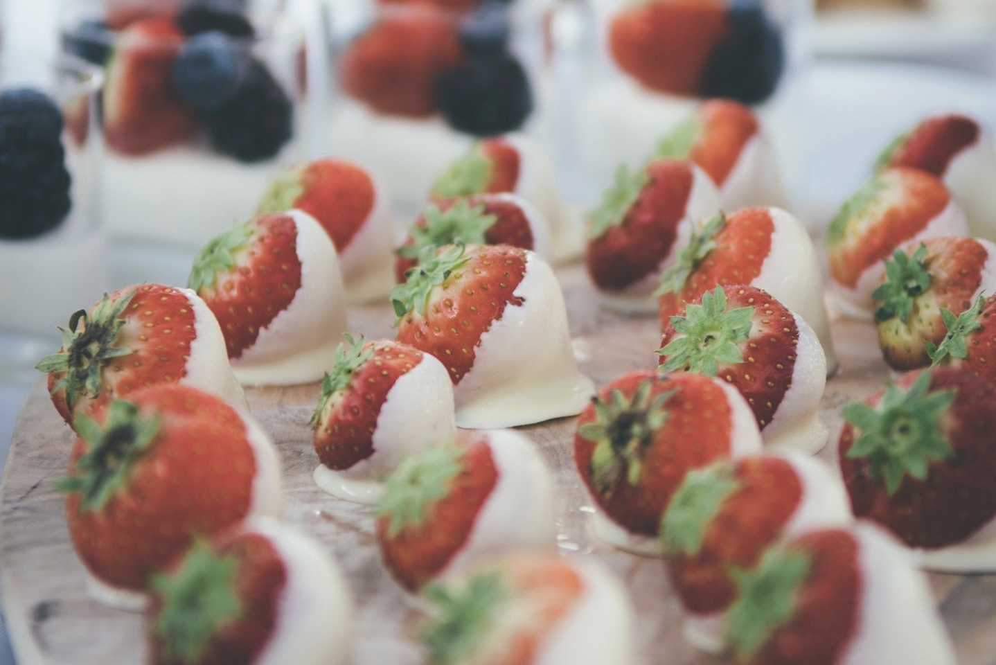 aardbeien gedipt in witte chocolade