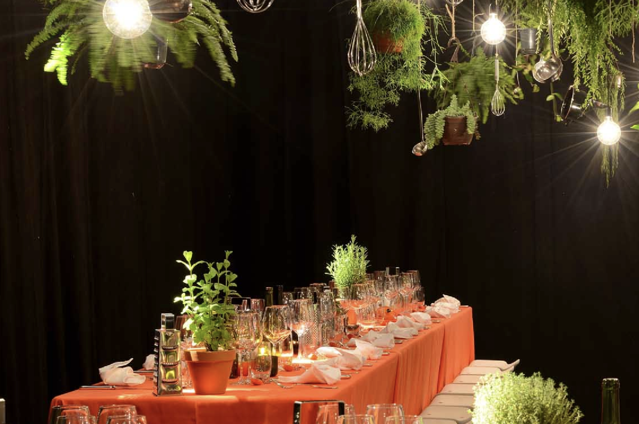 styling van tafel voor diner op bedrijfsevent
