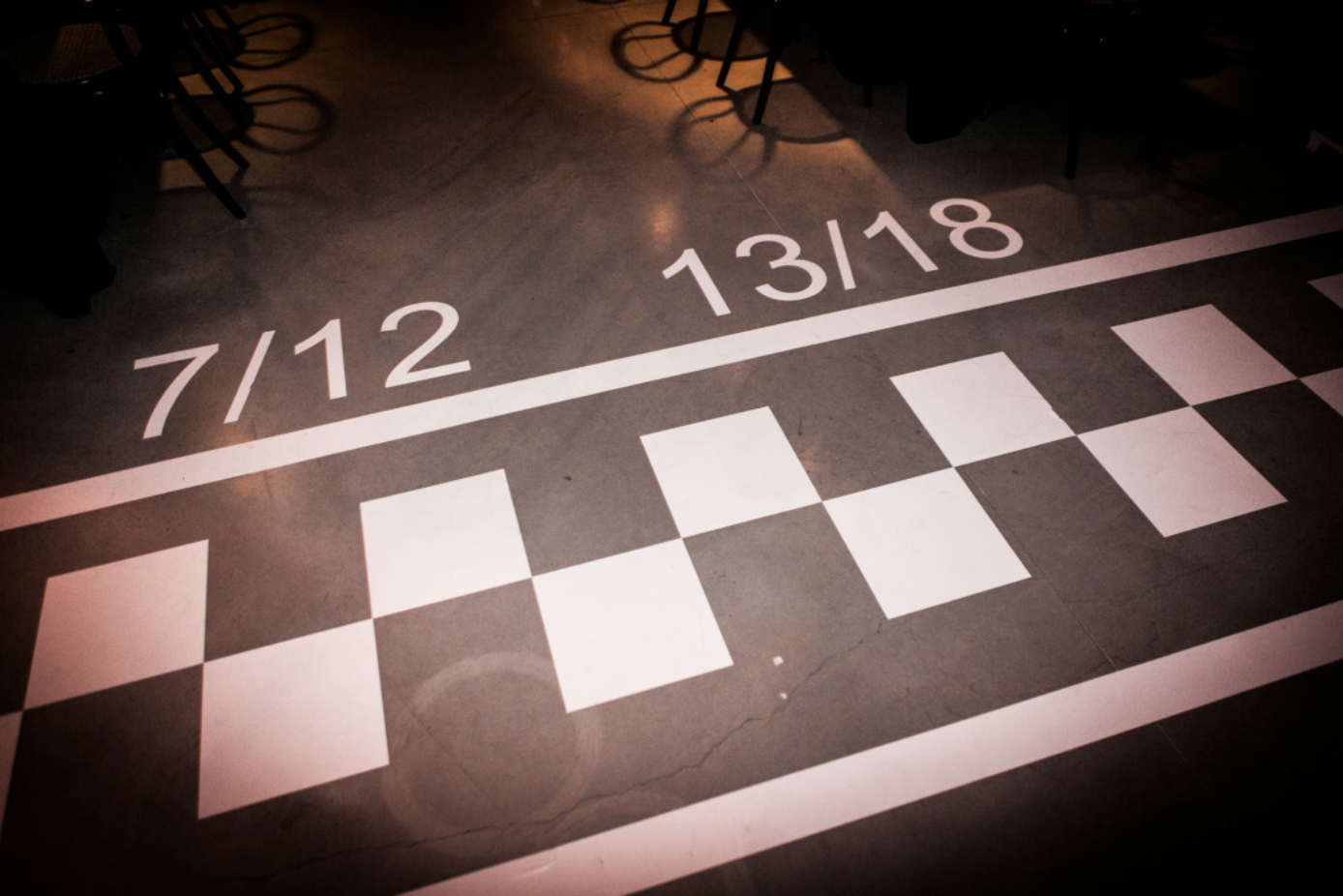 vloer in race-thema op bedrijfsevent