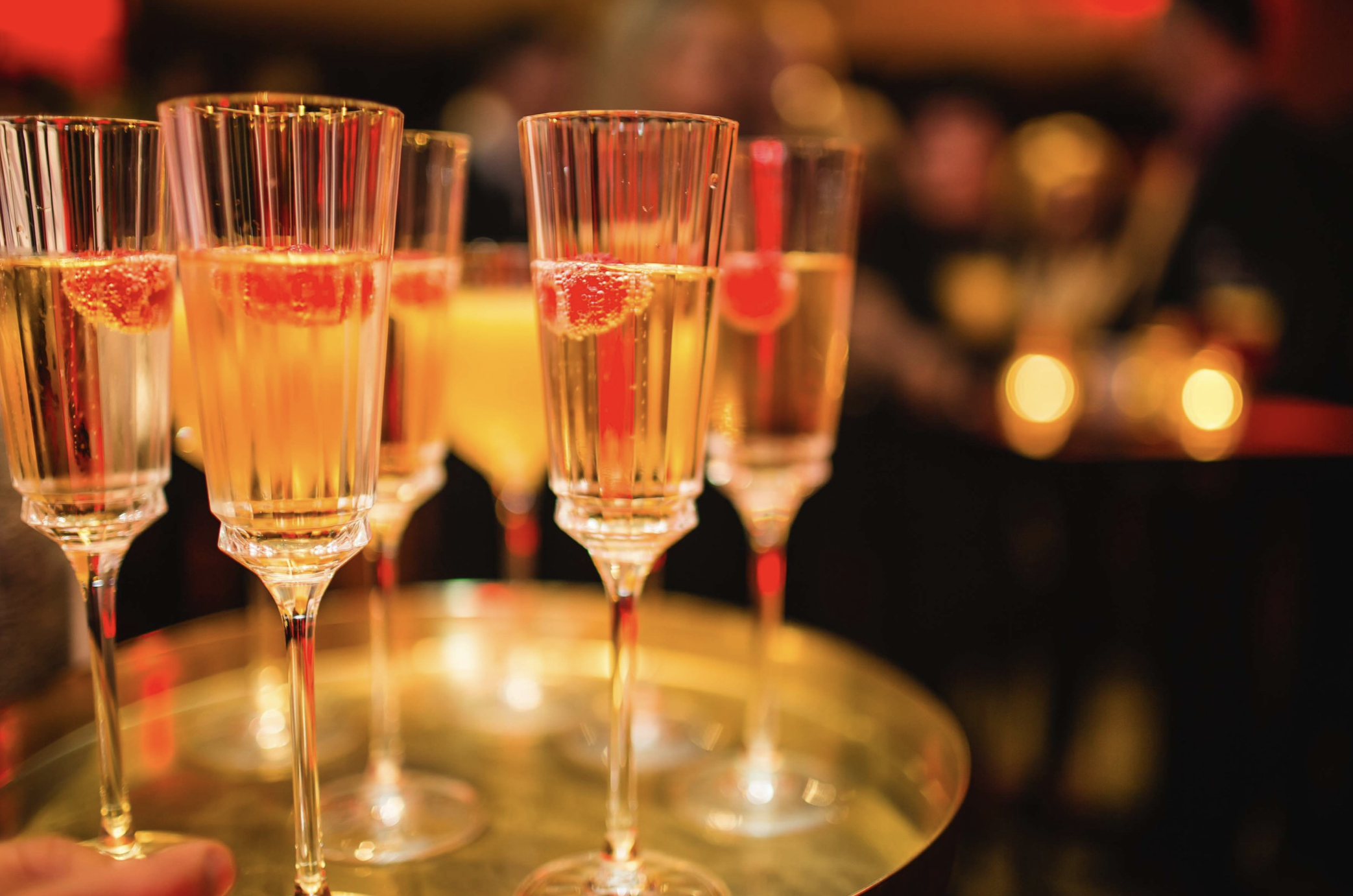 aperitief geserveerd met framboos