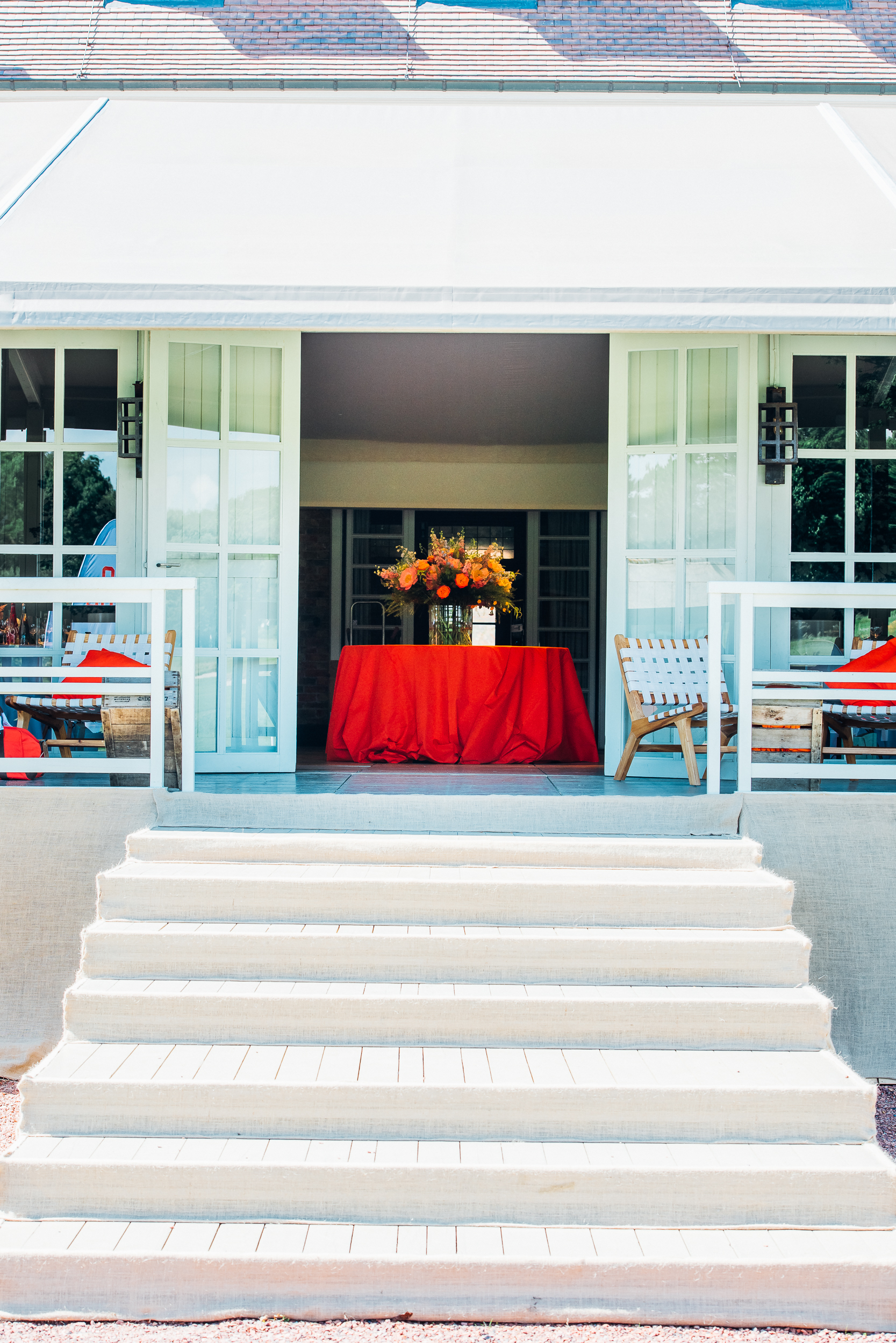 styling van tafel met bloemen voor corporate event