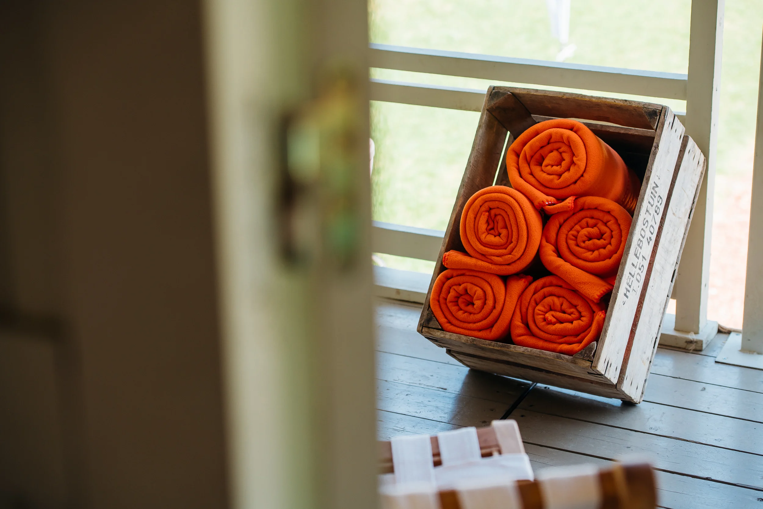 oranje dekentjes in kistje