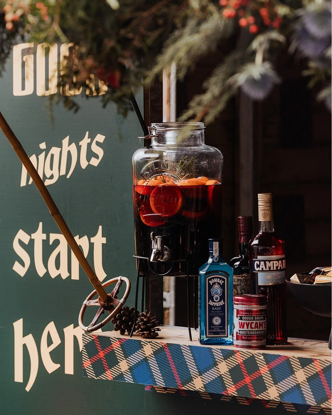 Dreaming of xmas parties full of coziness.

📸 @luxvisualstorytellers 

#MadameEstServie #LifeIsAPartyWeMakeItHappen #EventBureau #EventPlanner #Creative #EventStyling #Designer