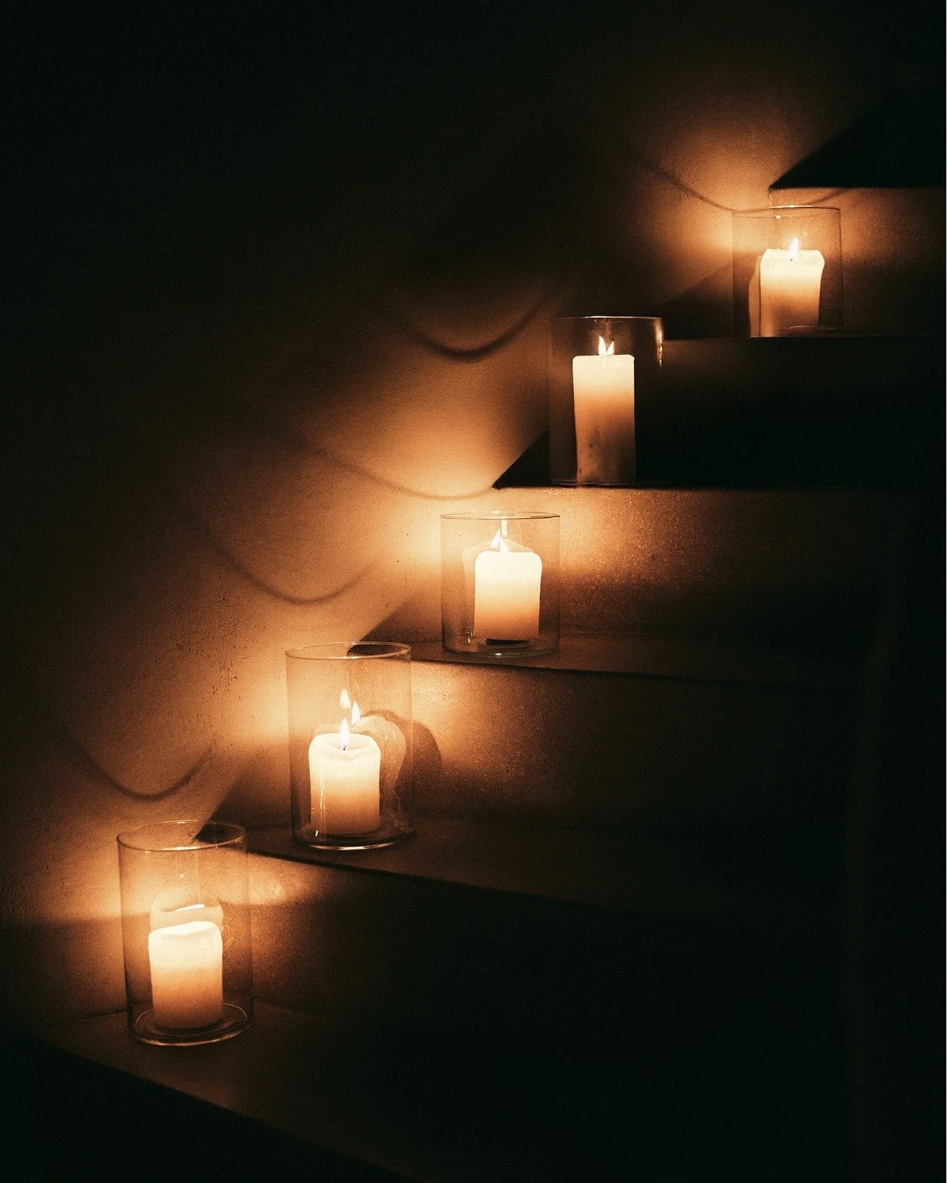 Classy chic in elk detail, een romantisch huwelijk waar elegantie, warmte en verfijning samenkomen

#Wedding #Elegantie #Romantisch #MadameEstServie #LifeIsAPartyWeMakeItHappen #EventBureau #EventPlanner #Creative #EventStyling #Designer