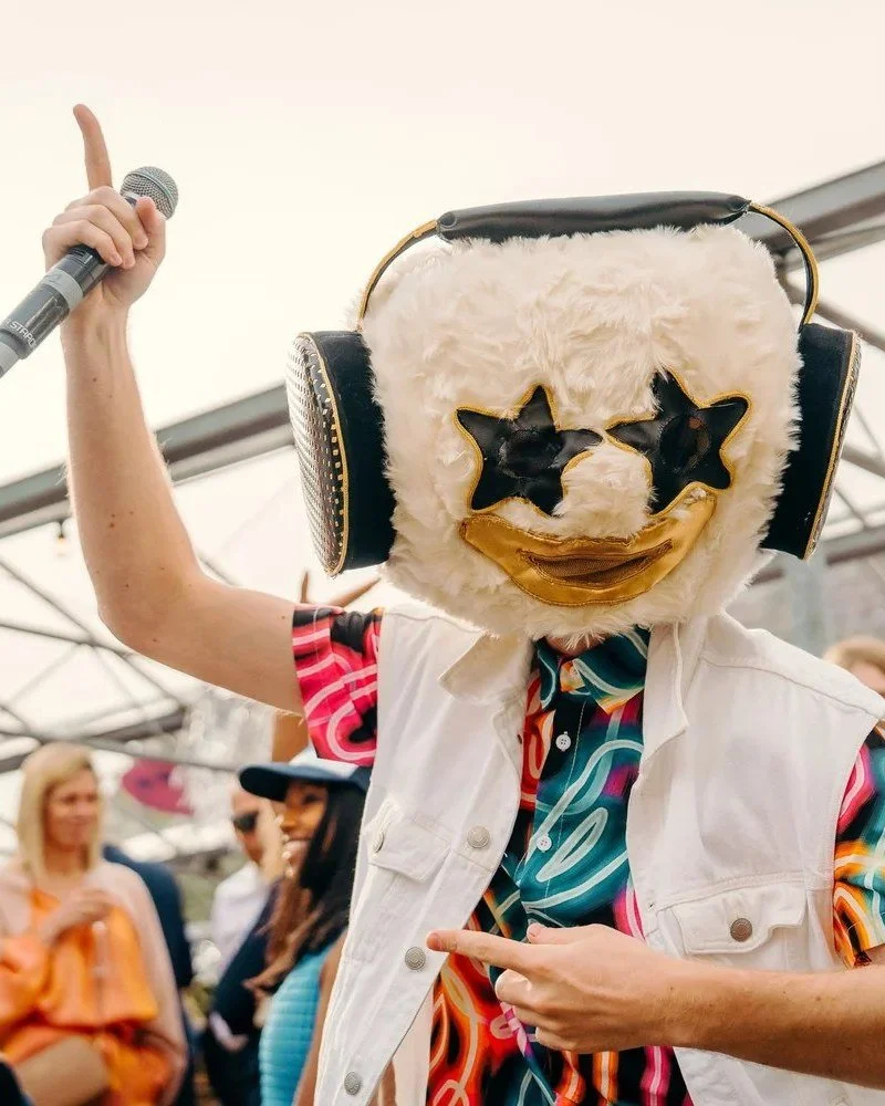 Throwback naar een betoverend lentefeest bij onze klant thuis, omgetoverd tot een intiem festival waar &ldquo;GOOD VIBES ONLY&rdquo; de toon zette. Happy souls, summer feelings &amp; endless good vibes. Nagenieten! 

#goodvibesonly #lentefeest #throw