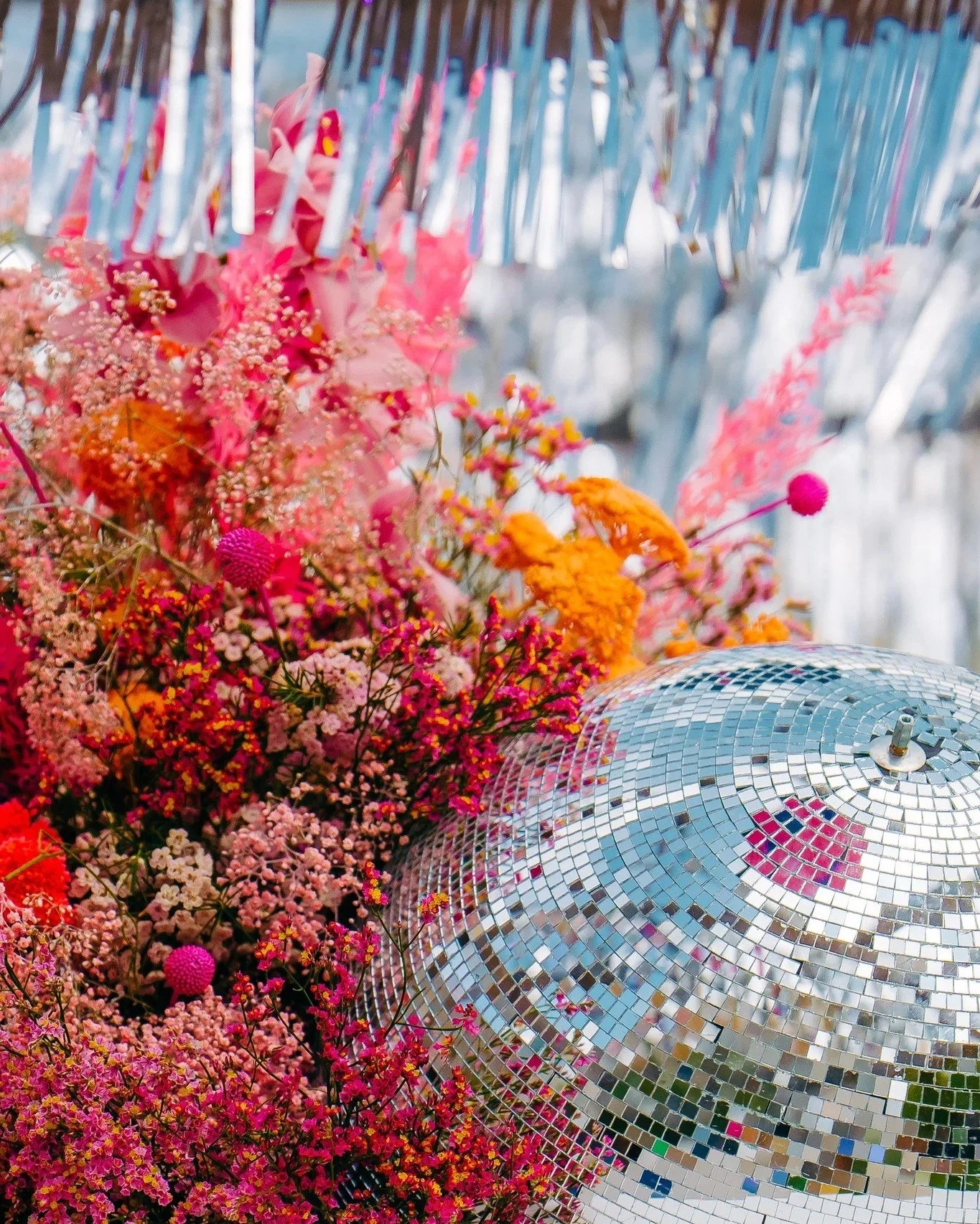 Throwback naar een betoverend lentefeest bij onze klant thuis, omgetoverd tot een intiem festival waar &ldquo;GOOD VIBES ONLY&rdquo; de toon zette. Happy souls, summer feelings &amp; endless good vibes. Nagenieten! 

#goodvibesonly #lentefeest #throw