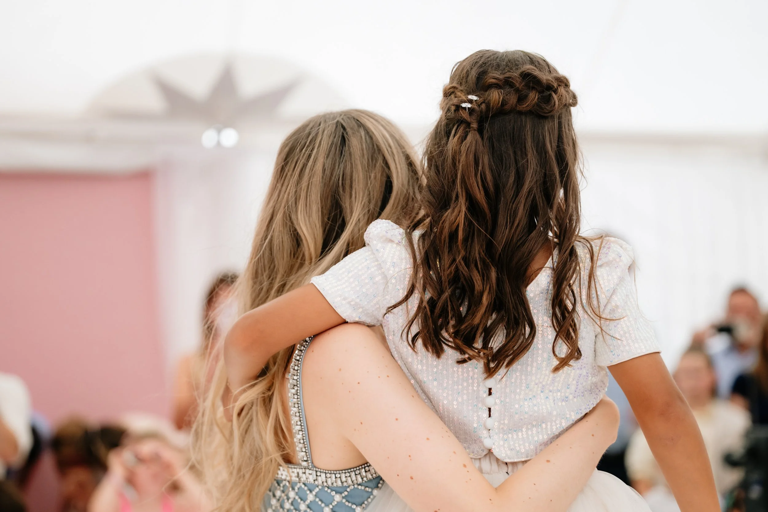 sfeerbeeld van zangeres Camille met kindjes