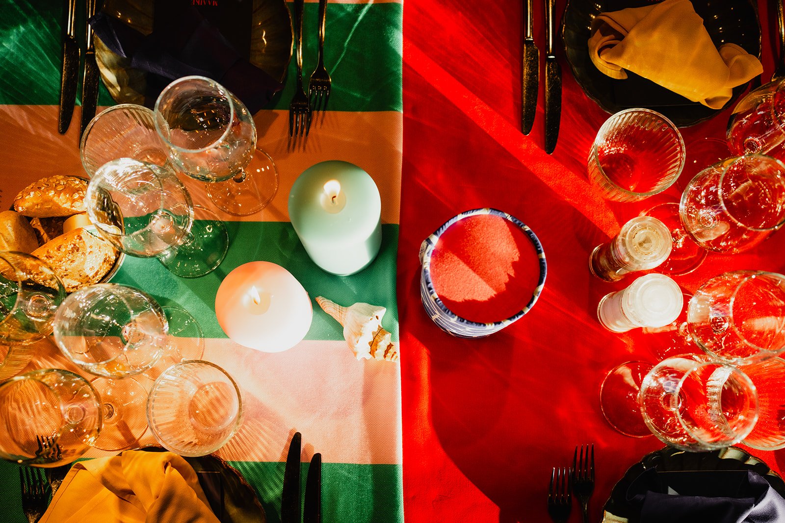 kleurrijke tafeldecoratie voor diner